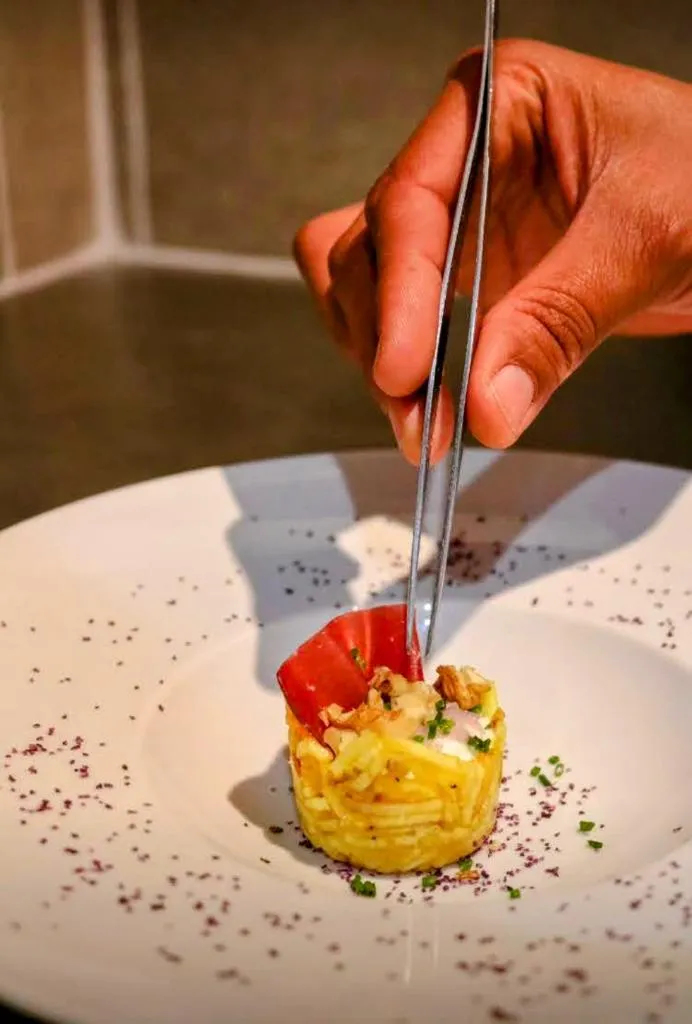 Plat de poulet fermier cuisine méditerranéenne - Traiteur Montpellier